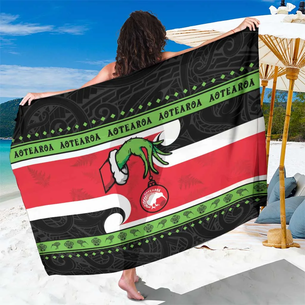 White Tiki Maori Christmas Snowflake Print Sarong Polynesian Beach Wrap Pareo for Resort Hotel Wholesale - main view